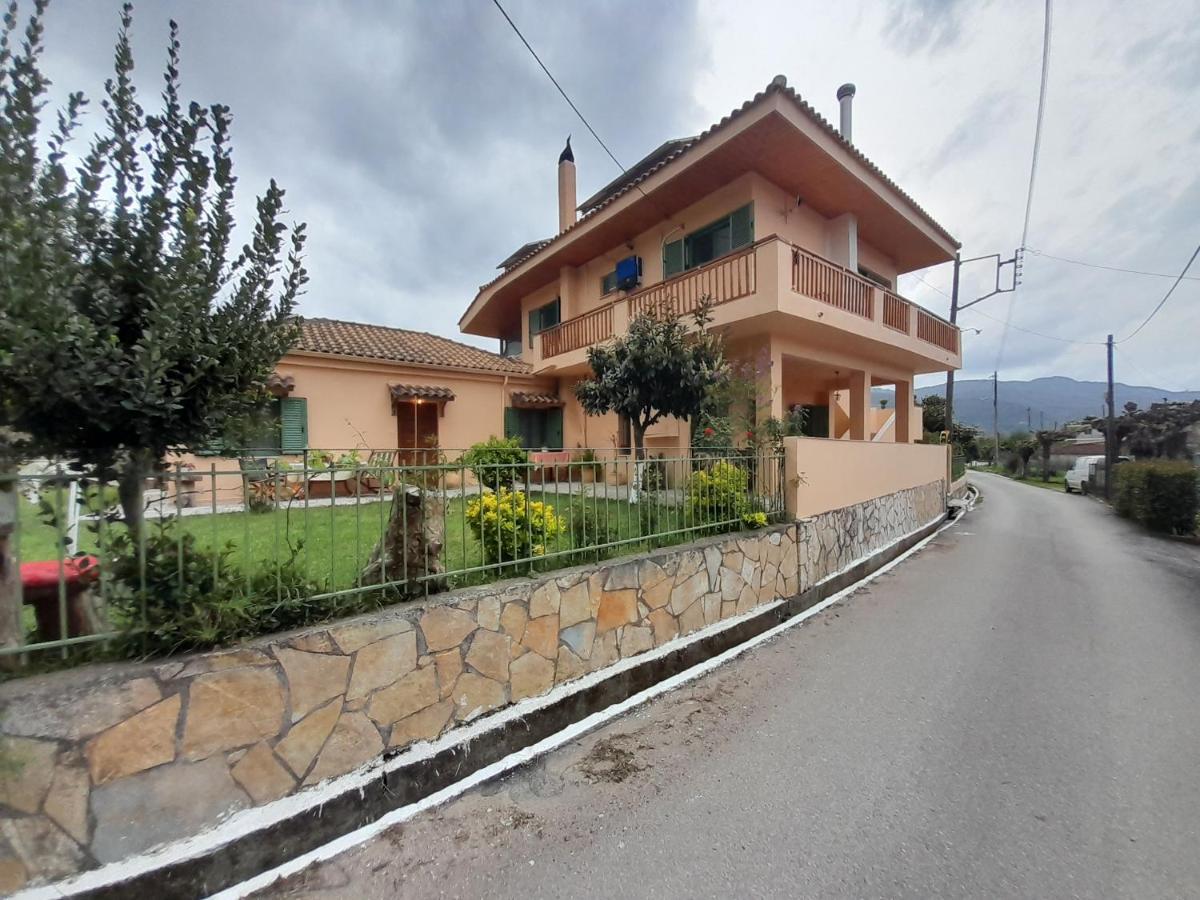The Lake House" -Trichonida Lake Marathias  Exterior photo